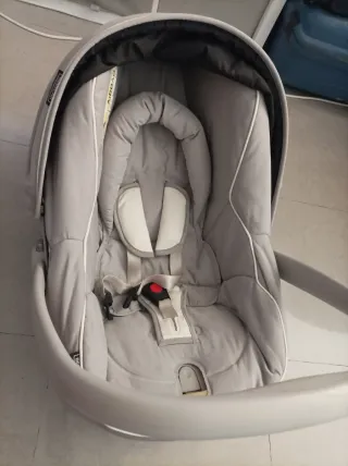 Silla de coche para bebé gris