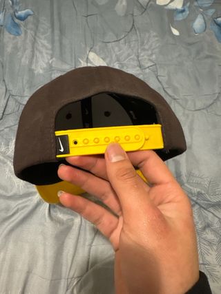 Gorra Nike Negra y Amarilla