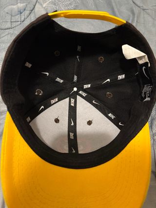 Gorra Nike Negra y Amarilla