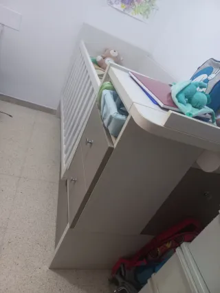 Cuna infantil con cambiador