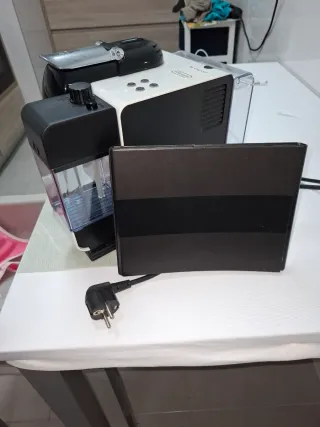 Cafetera Nespresso Latissima Delonghi Blanca