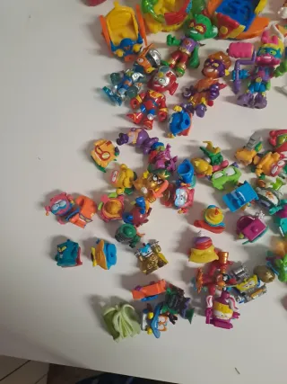 Lote dd Superthings y muñecos Sonic