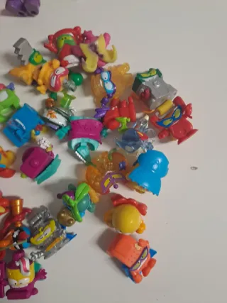 Lote dd Superthings y muñecos Sonic