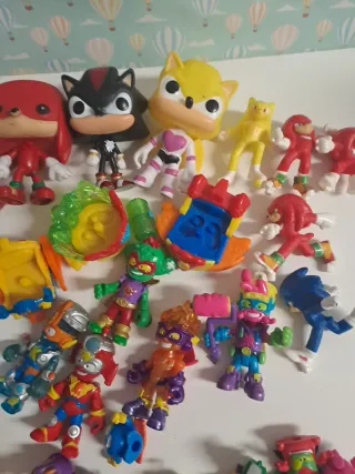 Lote dd Superthings y muñecos Sonic