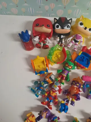 Lote dd Superthings y muñecos Sonic