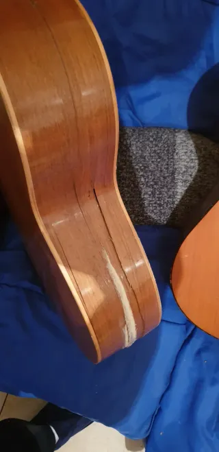 In vendita due chitarre