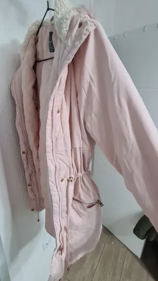 Chaqueta  Mujer rosa pastel con capucha y pelo