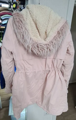 Chaqueta  Mujer rosa pastel con capucha y pelo