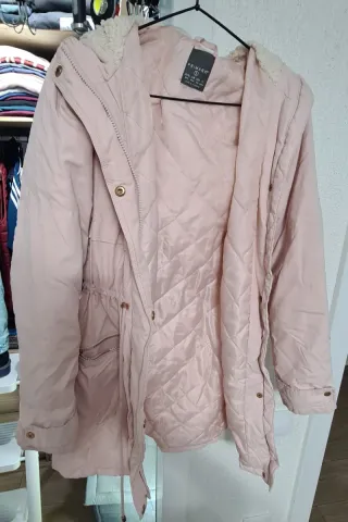 Chaqueta  Mujer rosa pastel con capucha y pelo