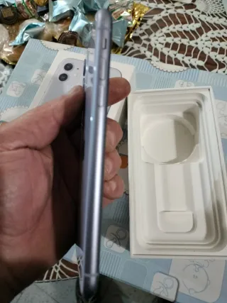iPhone 11 Viola - Buono Stato