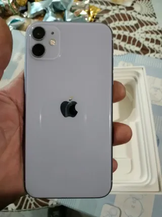 iPhone 11 Viola - Buono Stato