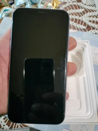 iPhone 11 Viola - Buono Stato