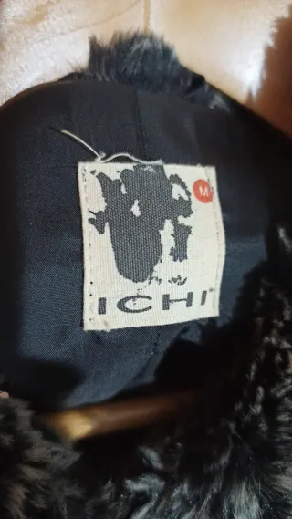 Chaqueta de pelo negra y gris