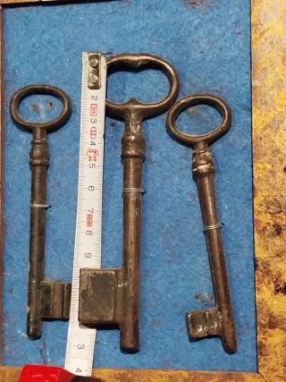 2 Cuadros con 3 Llaves Antiguas C/U