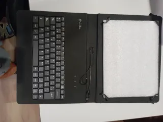 Funda eVitta con Teclado USB para Tablet 9.7-10.1