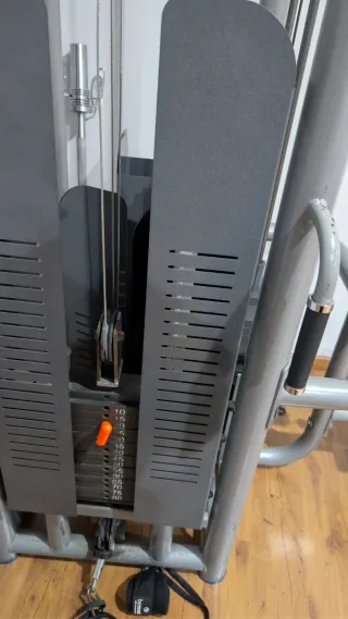 Máquina multiestación poleas, remo y jalón