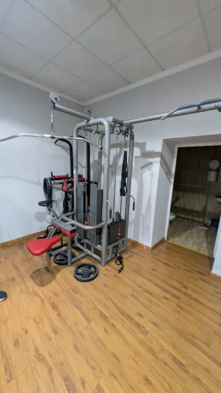 Máquina multiestación poleas, remo y jalón