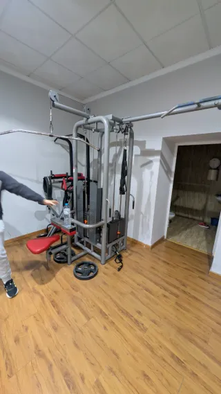 Máquina multiestación poleas, remo y jalón