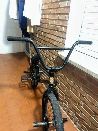 Bicicleta BMX Negra