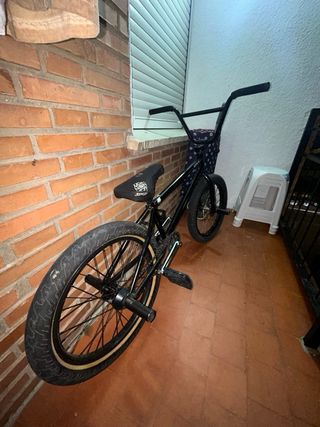 Bicicleta BMX Negra