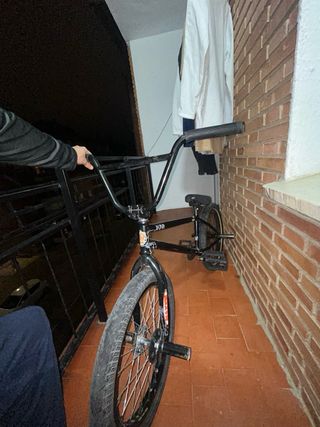 Bicicleta BMX Negra