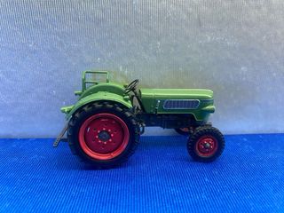 TRACTOR DE MINIATURA FENDT FARMER 2 ESCALA 1:43