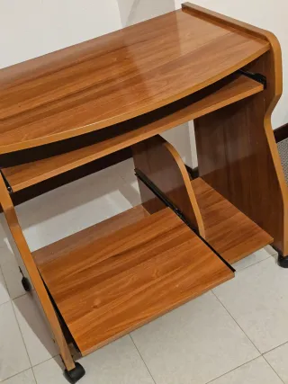 Escritorio con ruedas