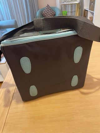 Trona / alzador  es para poner encima de una silla