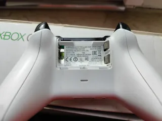 Xbox One 1TB + 2 Controllers+ Chargers + Extra 1tb