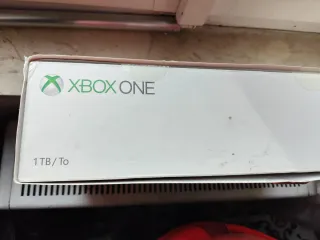 Xbox One 1TB + 2 Controllers+ Chargers + Extra 1tb