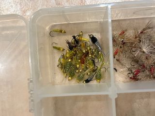 Se venden moscas  ninfas ..
