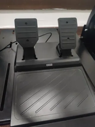 Volante Hori con Pedales y soporte metálico