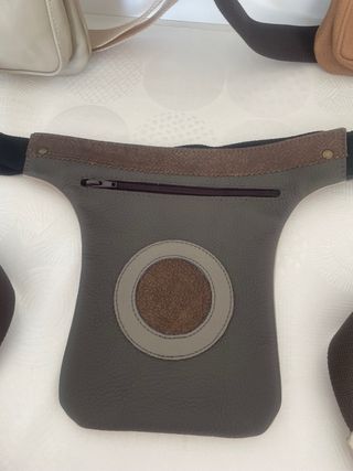 Riñonera de cuero con cremallera