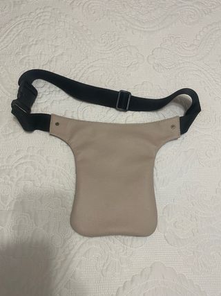 Riñonera de cuero con cremallera