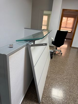 Mostrador recepción cristal y metal