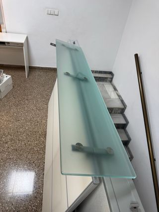 Mostrador recepción cristal y metal