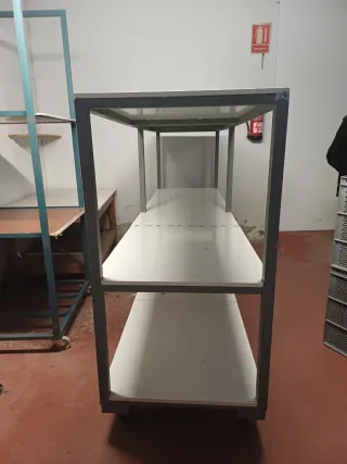 Estantería Metálica y Madera