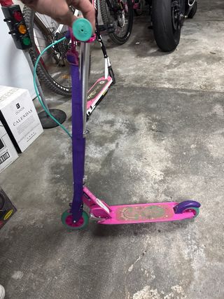 Patinete niña rosa con freno