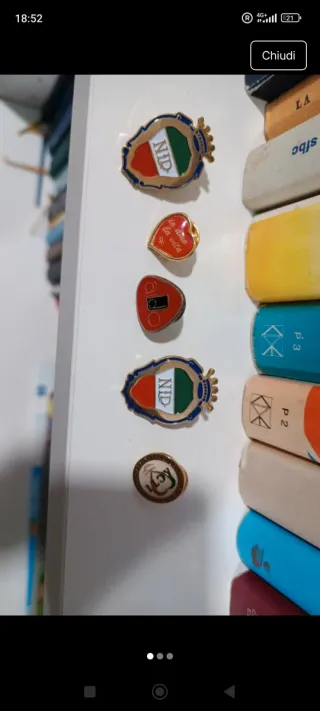 Lote 5 Pins NID e Coração a 1 euro tot