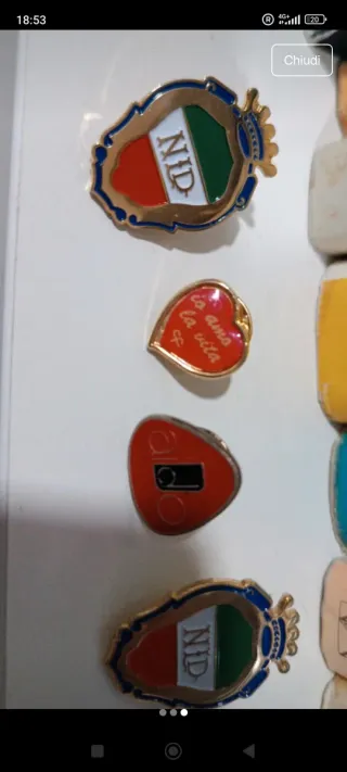 Lote 5 Pins NID e Coração a 1 euro tot