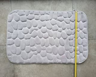 Alfombra de baño gris efecto piedras