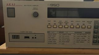 Akai S-950 Sampler