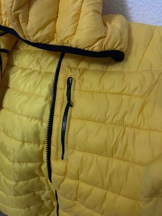 Chaqueton muy poco uso, con una pequeña manchita