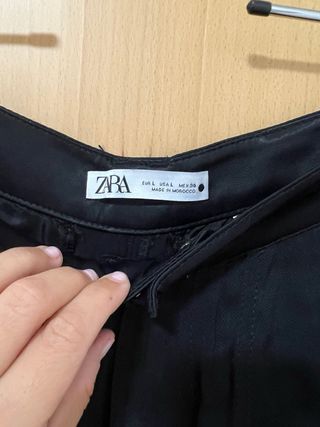 Pantalón negro Zara