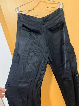 Pantalón negro Zara