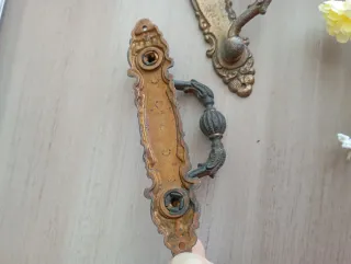 2 Tiradores antiguos metal dorado