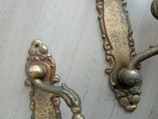 2 Tiradores antiguos metal dorado