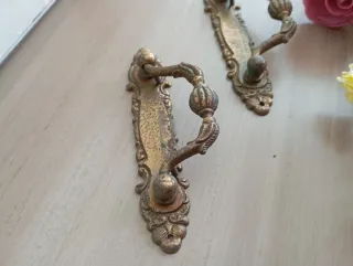 2 Tiradores antiguos metal dorado