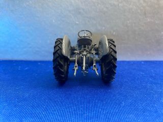 TRACTOR DE MINIATURA MASSEY FERGUSON TEA-20 1:32