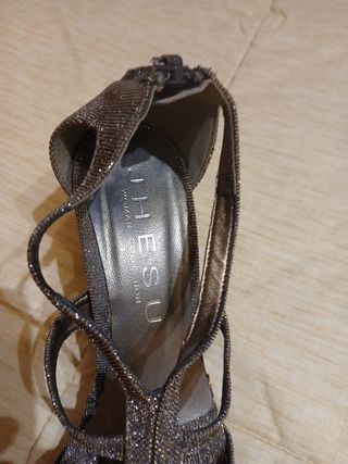 Zapatos brillates, efecto oro y plata